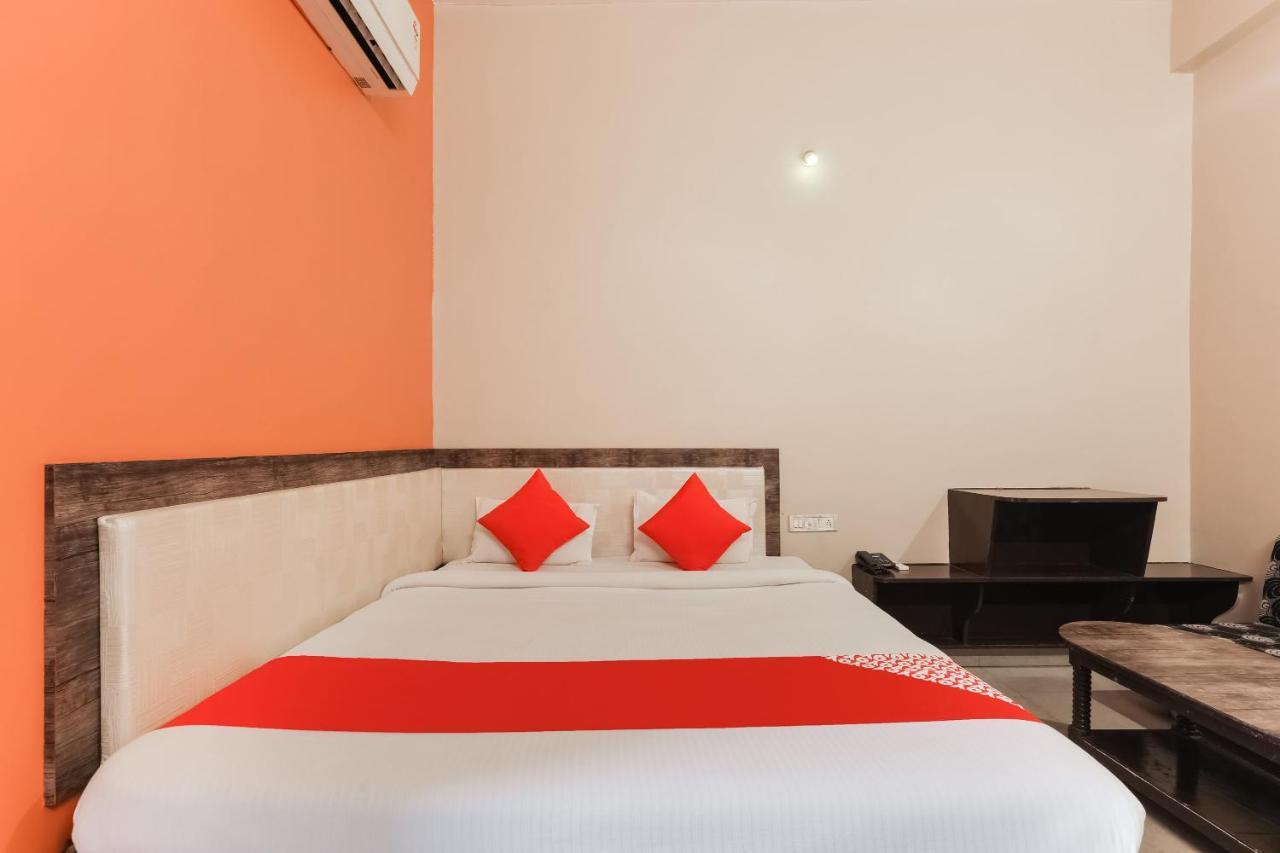 Oyo 49090 G K Jain Hotel Guna Exterior photo