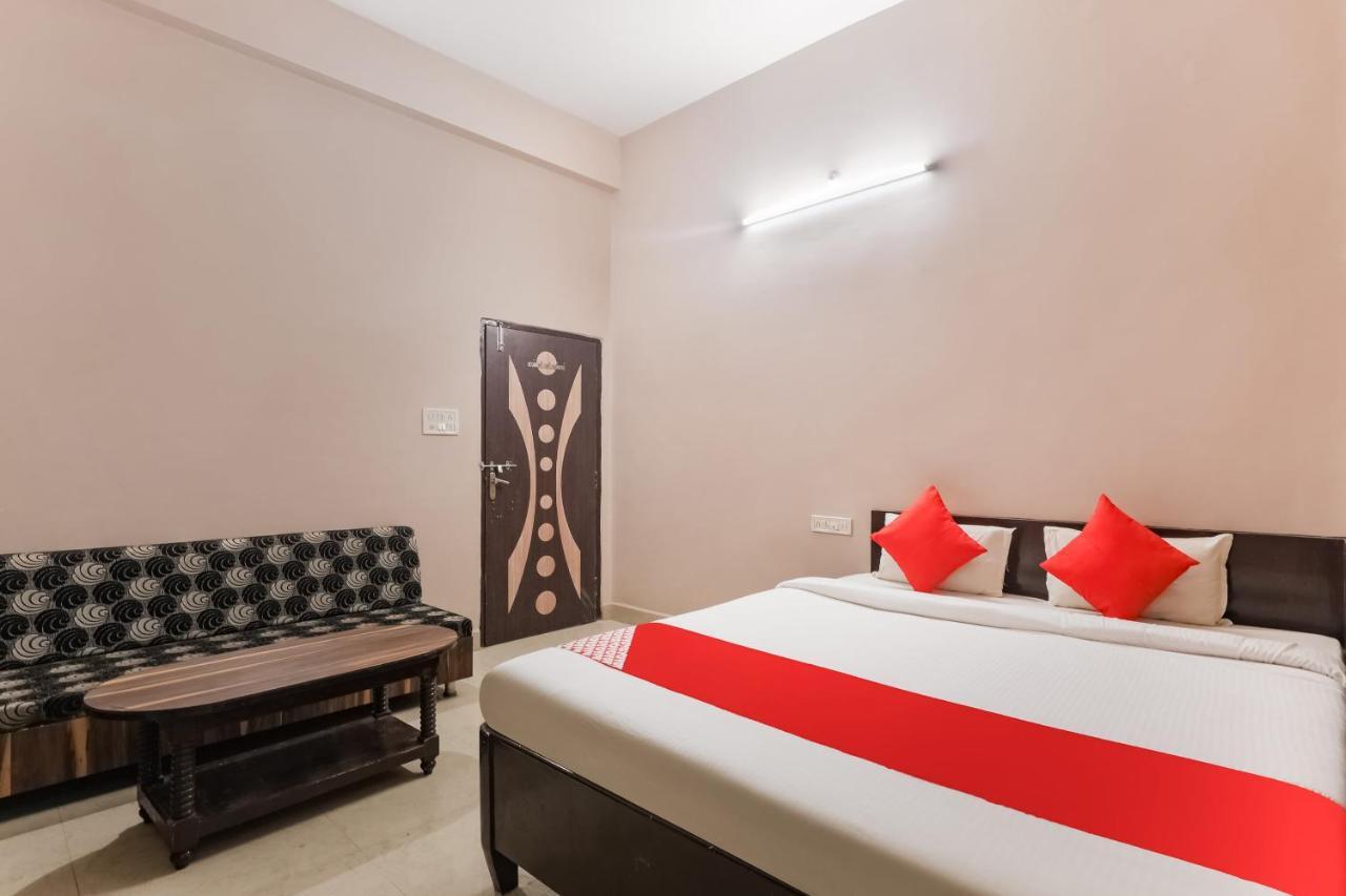 Oyo 49090 G K Jain Hotel Guna Exterior photo