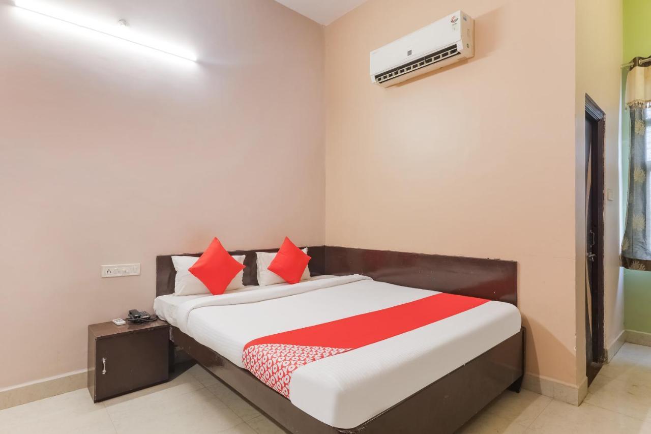 Oyo 49090 G K Jain Hotel Guna Exterior photo